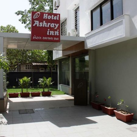 Hotel Ashray Inn Ахмедабад Экстерьер фото