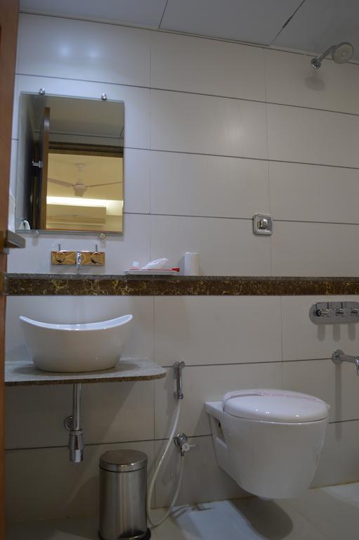 Hotel Ashray Inn Ахмедабад Номер фото
